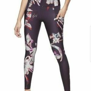 Athleta salutation stash pocket magnolia tight